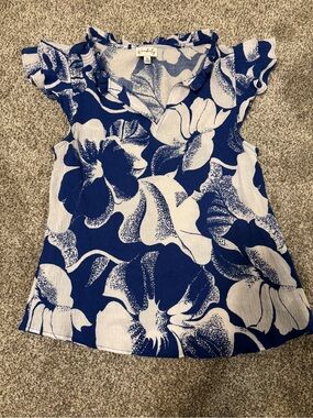 Wonderly Blue and White Floral V-Neck Blouse Size S Petite